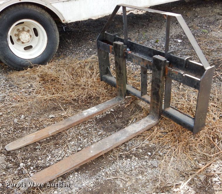 image for item JX9111 Melroe M600  skid steer loader