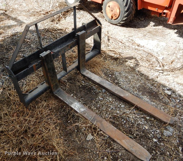 image for item JX9111 Melroe M600  skid steer loader