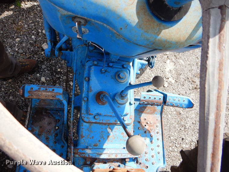 image for item JX9113 1971 Ford 2000  tractor