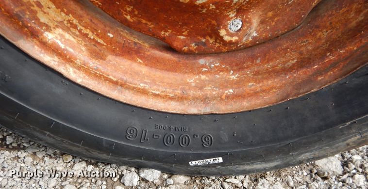 image for item JX9113 1971 Ford 2000  tractor