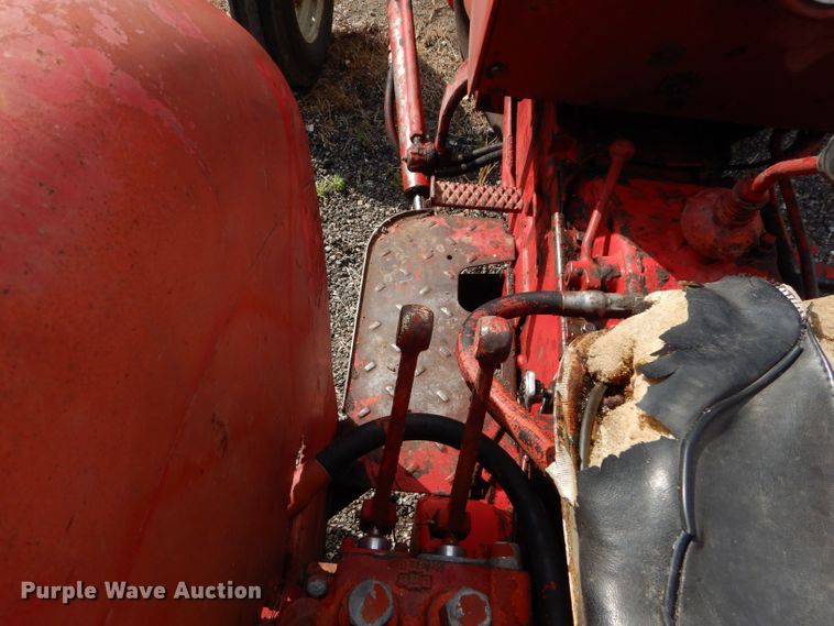 image for item JX9114 1961 International Harvester B414  tractor