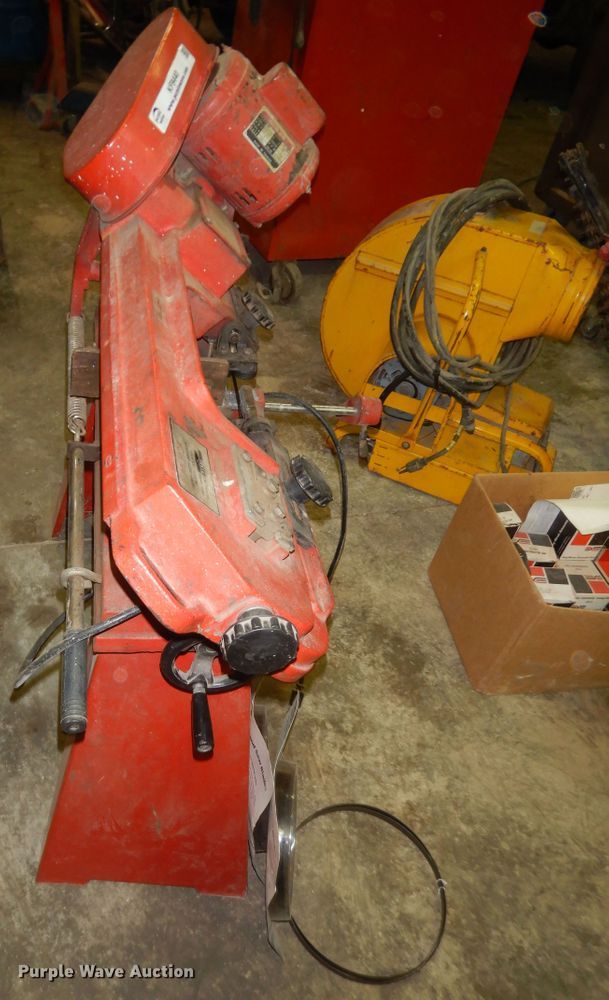 image for item KF9440 1982 Amrox AX-450  bandsaw