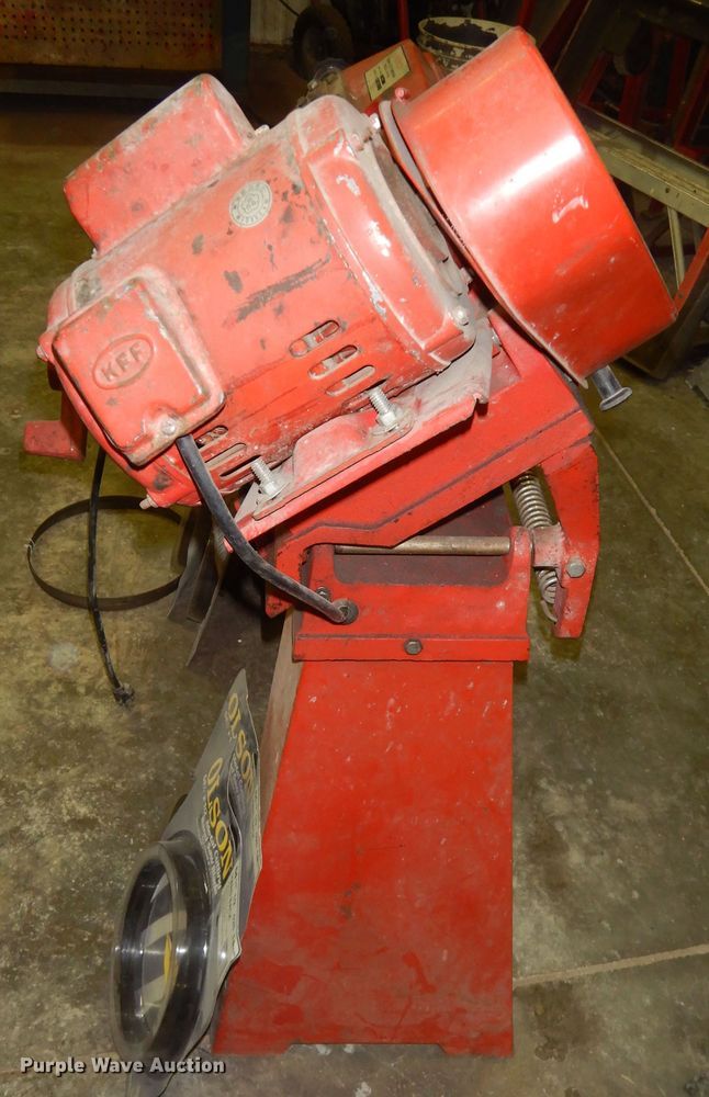 image for item KF9440 1982 Amrox AX-450  bandsaw