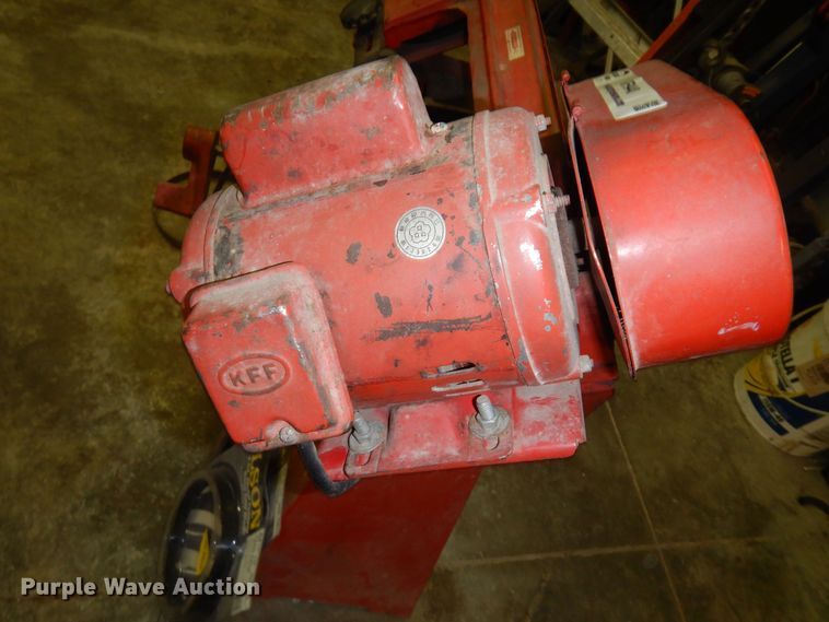 image for item KF9440 1982 Amrox AX-450  bandsaw