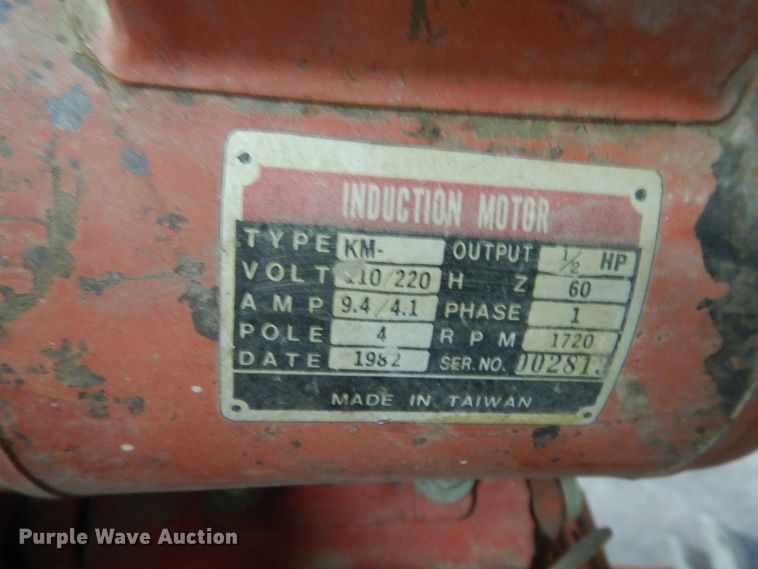 image for item KF9440 1982 Amrox AX-450  bandsaw