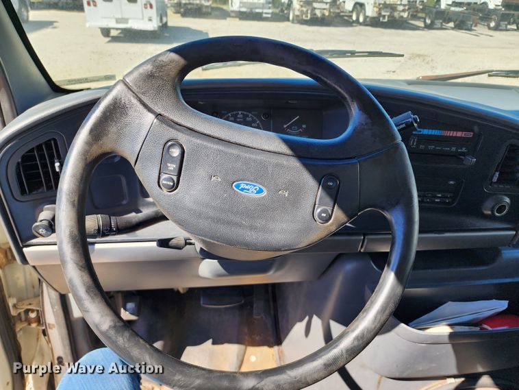 image for item KH9248 1995 Ford E350  box truck