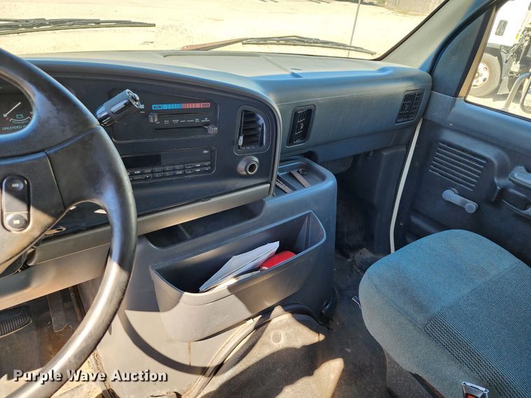 image for item KH9248 1995 Ford E350  box truck