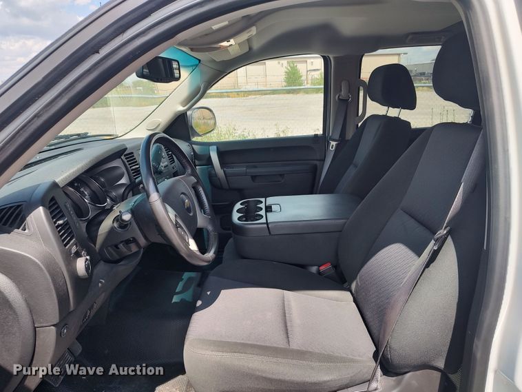 image for item LK9128 2013 Chevrolet Silverado 1500  Crew Cab pickup truck