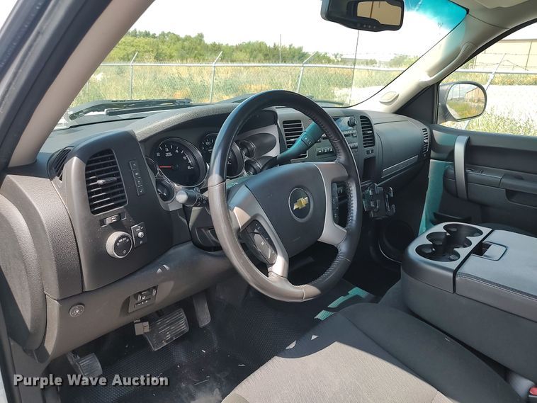 image for item LK9128 2013 Chevrolet Silverado 1500  Crew Cab pickup truck