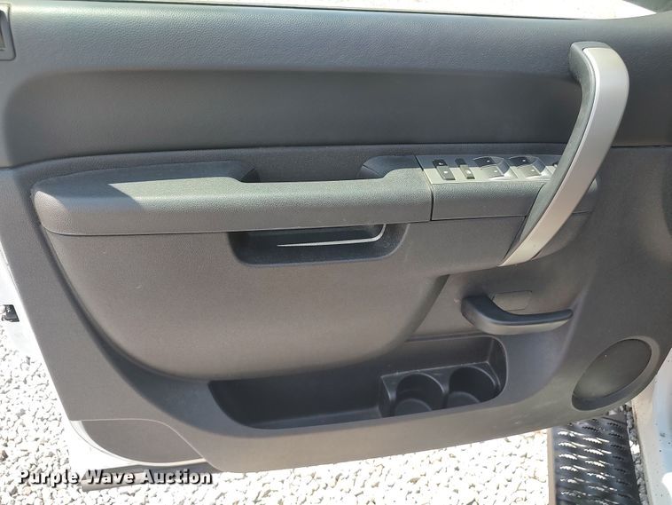 image for item LK9128 2013 Chevrolet Silverado 1500  Crew Cab pickup truck