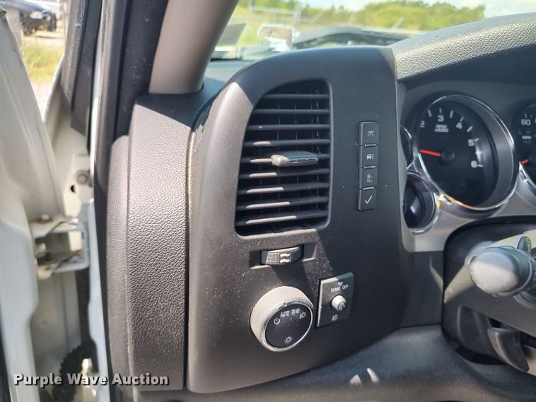 image for item LK9128 2013 Chevrolet Silverado 1500  Crew Cab pickup truck