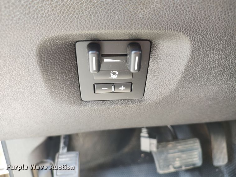 image for item LK9128 2013 Chevrolet Silverado 1500  Crew Cab pickup truck