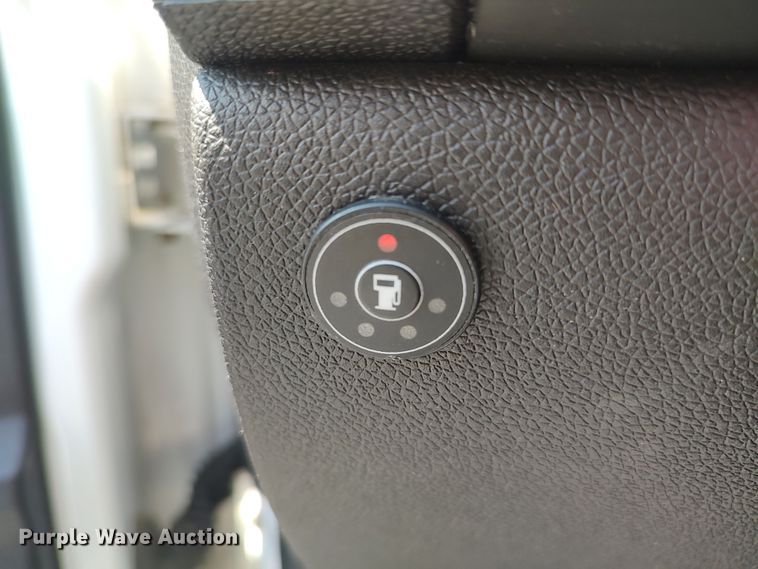 image for item LK9128 2013 Chevrolet Silverado 1500  Crew Cab pickup truck