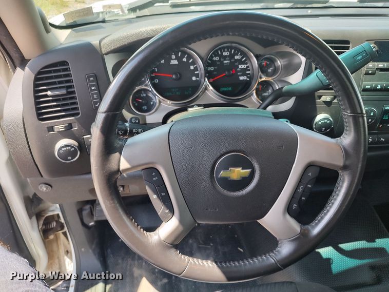 image for item LK9128 2013 Chevrolet Silverado 1500  Crew Cab pickup truck