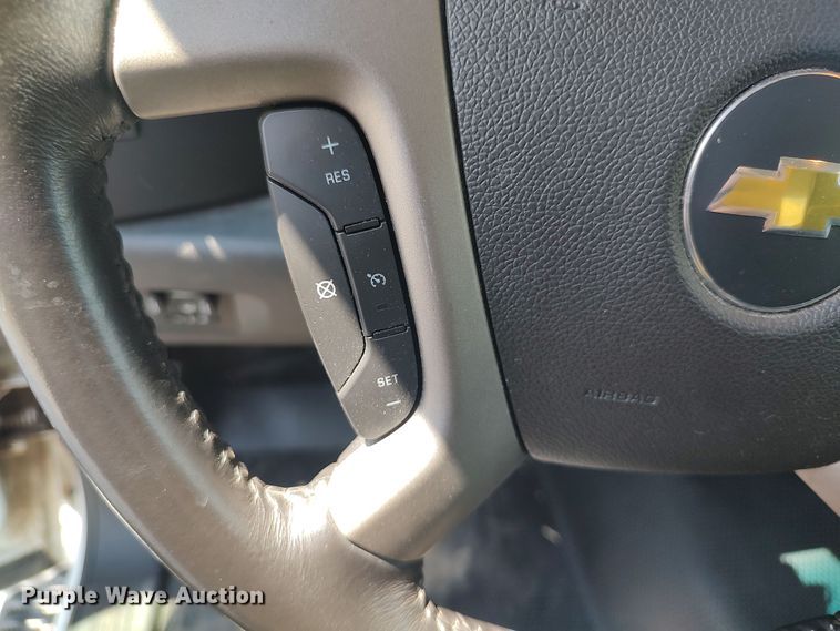 image for item LK9128 2013 Chevrolet Silverado 1500  Crew Cab pickup truck