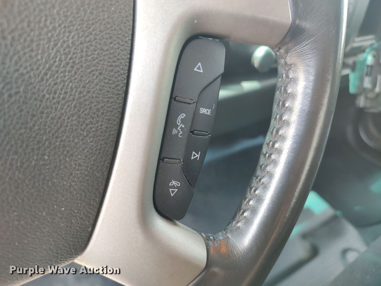 image for item LK9128 2013 Chevrolet Silverado 1500  Crew Cab pickup truck