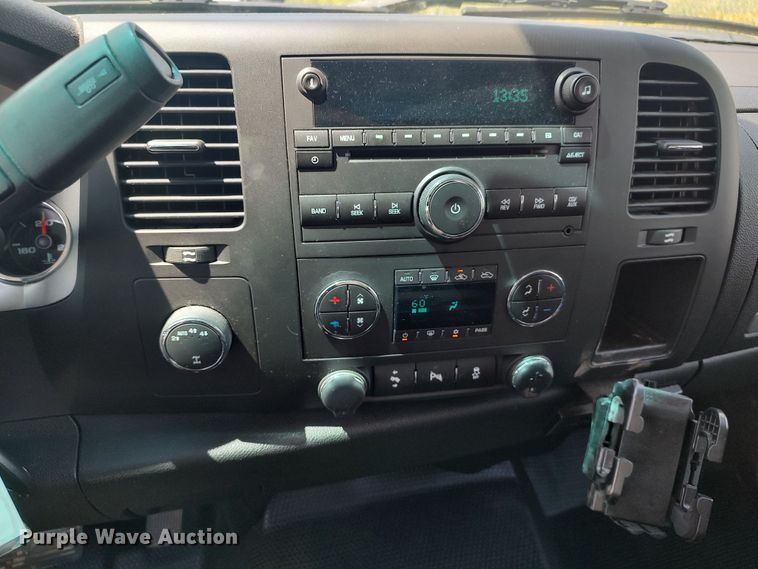 image for item LK9128 2013 Chevrolet Silverado 1500  Crew Cab pickup truck