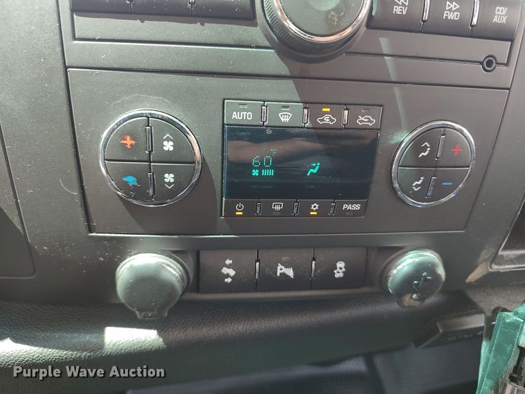 image for item LK9128 2013 Chevrolet Silverado 1500  Crew Cab pickup truck