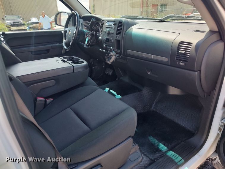 image for item LK9128 2013 Chevrolet Silverado 1500  Crew Cab pickup truck