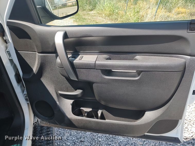 image for item LK9128 2013 Chevrolet Silverado 1500  Crew Cab pickup truck