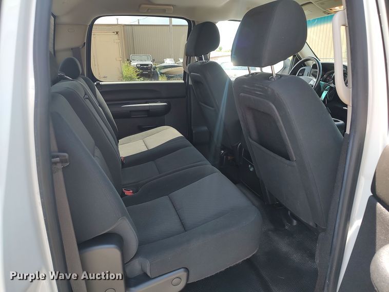 image for item LK9128 2013 Chevrolet Silverado 1500  Crew Cab pickup truck