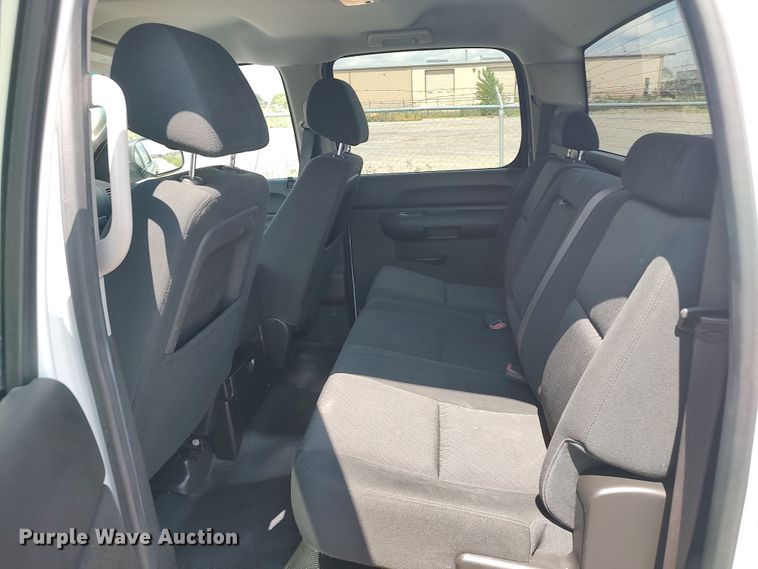 image for item LK9128 2013 Chevrolet Silverado 1500  Crew Cab pickup truck