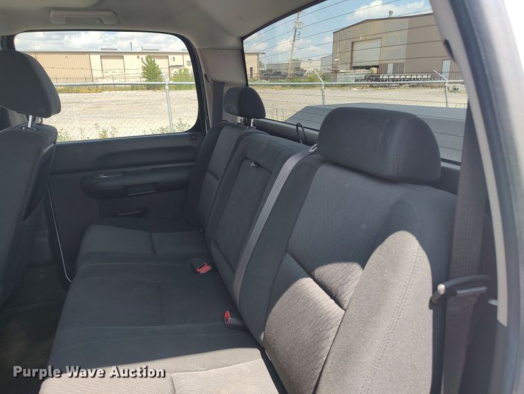 image for item LK9128 2013 Chevrolet Silverado 1500  Crew Cab pickup truck