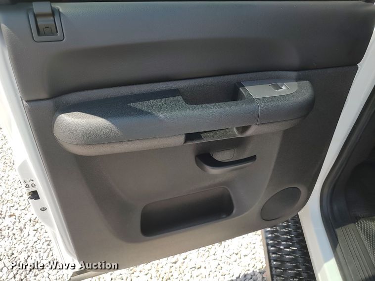 image for item LK9128 2013 Chevrolet Silverado 1500  Crew Cab pickup truck