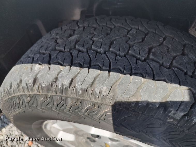 image for item LK9128 2013 Chevrolet Silverado 1500  Crew Cab pickup truck