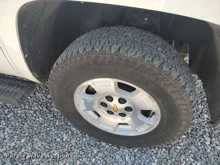 image for item LK9128 2013 Chevrolet Silverado 1500  Crew Cab pickup truck