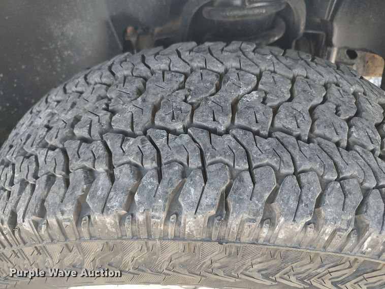 image for item LK9128 2013 Chevrolet Silverado 1500  Crew Cab pickup truck