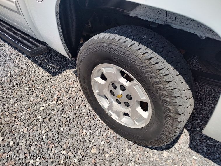 image for item LK9128 2013 Chevrolet Silverado 1500  Crew Cab pickup truck