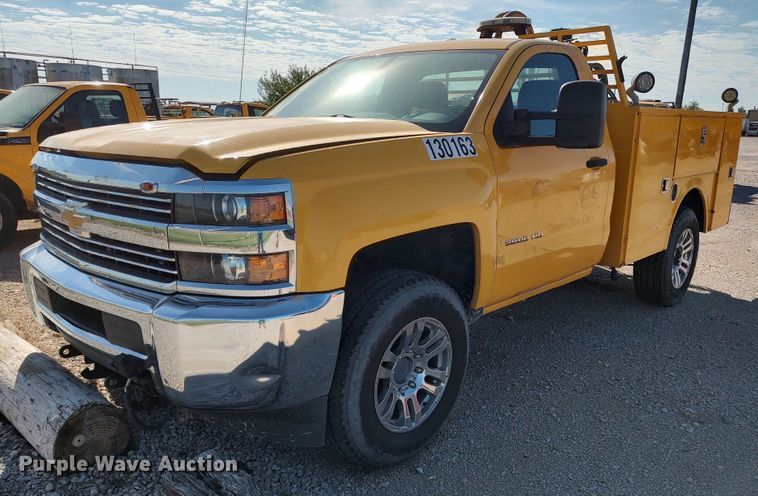 image for item LK9272 2015 Chevrolet Silverado 3500HD  utility bed pickup truck