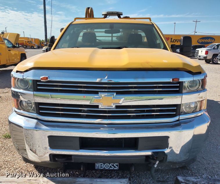 image for item LK9272 2015 Chevrolet Silverado 3500HD  utility bed pickup truck