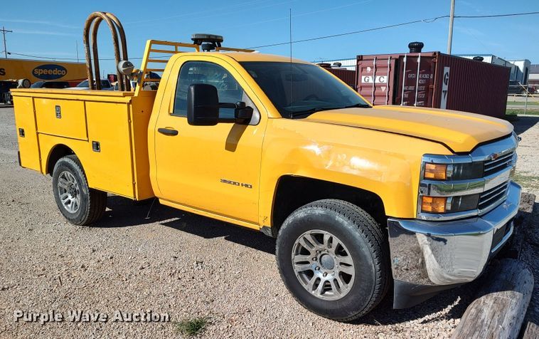 image for item LK9272 2015 Chevrolet Silverado 3500HD  utility bed pickup truck