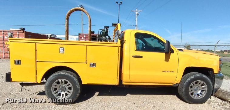 image for item LK9272 2015 Chevrolet Silverado 3500HD  utility bed pickup truck