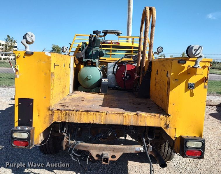 image for item LK9272 2015 Chevrolet Silverado 3500HD  utility bed pickup truck