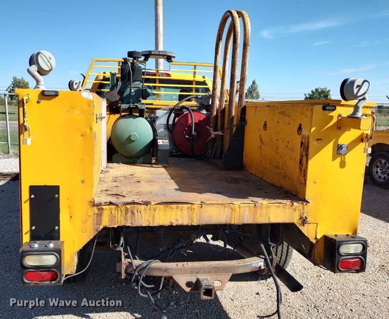 image for item LK9272 2015 Chevrolet Silverado 3500HD  utility bed pickup truck