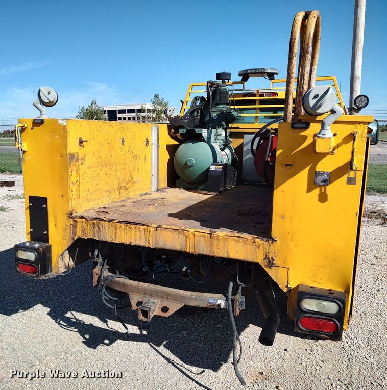 image for item LK9272 2015 Chevrolet Silverado 3500HD  utility bed pickup truck