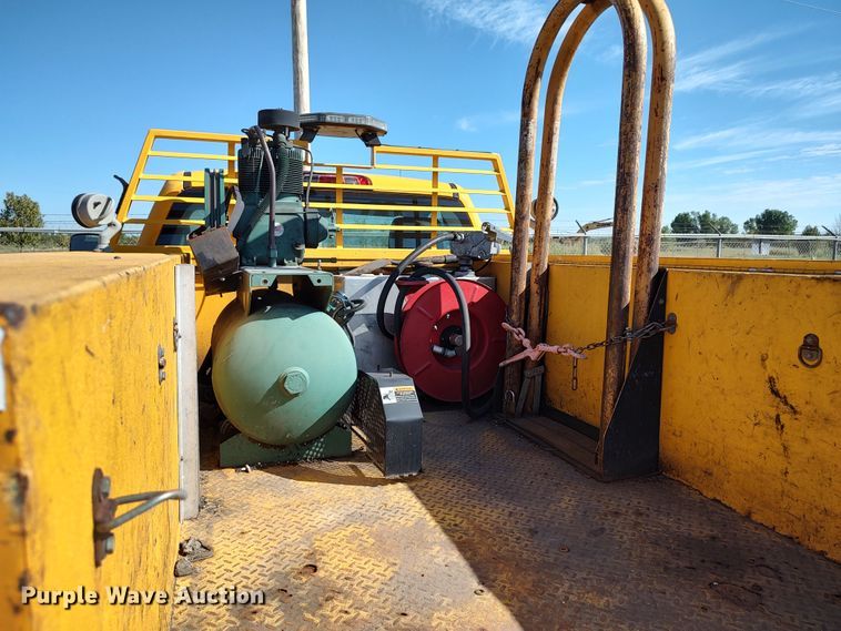 image for item LK9272 2015 Chevrolet Silverado 3500HD  utility bed pickup truck