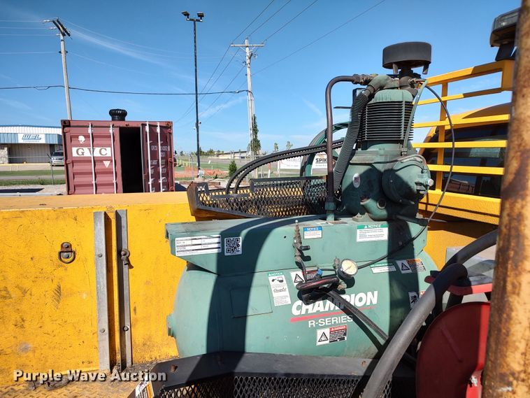 image for item LK9272 2015 Chevrolet Silverado 3500HD  utility bed pickup truck