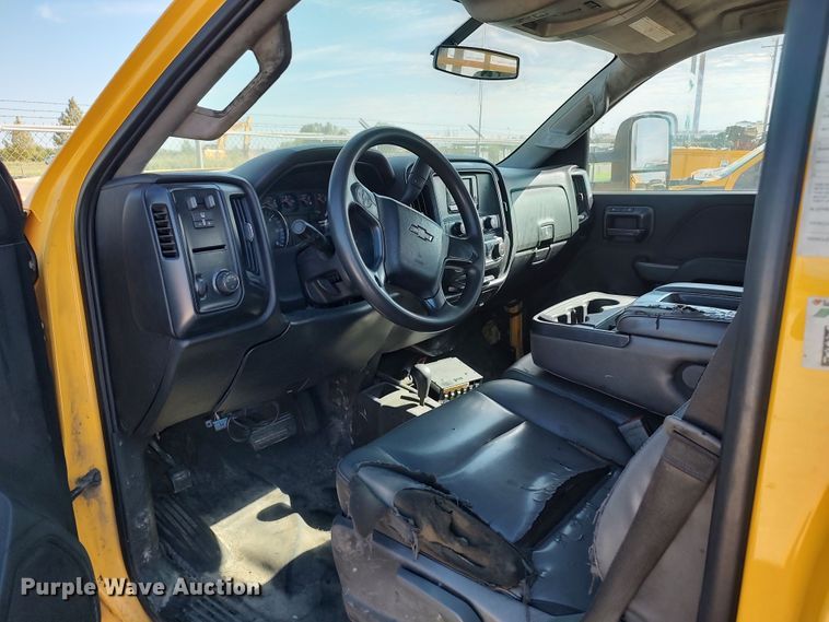 image for item LK9272 2015 Chevrolet Silverado 3500HD  utility bed pickup truck