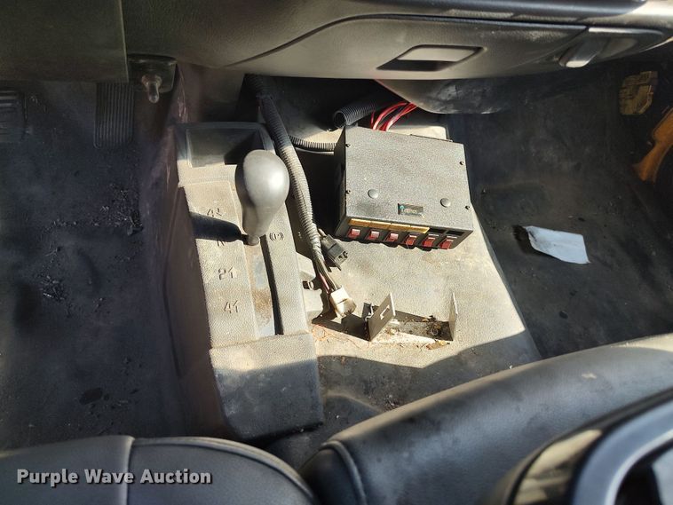 image for item LK9272 2015 Chevrolet Silverado 3500HD  utility bed pickup truck