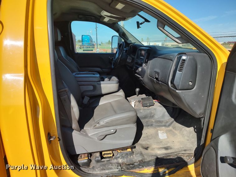 image for item LK9272 2015 Chevrolet Silverado 3500HD  utility bed pickup truck