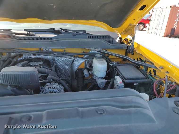 image for item LK9272 2015 Chevrolet Silverado 3500HD  utility bed pickup truck