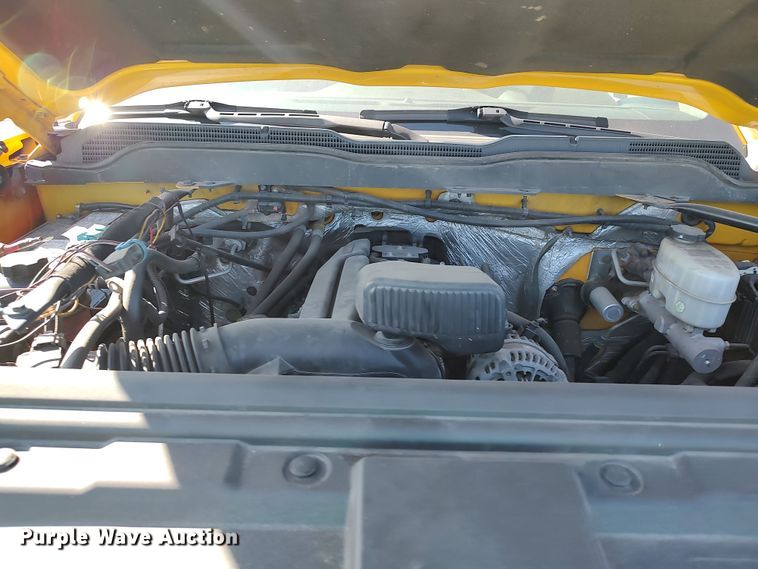 image for item LK9272 2015 Chevrolet Silverado 3500HD  utility bed pickup truck