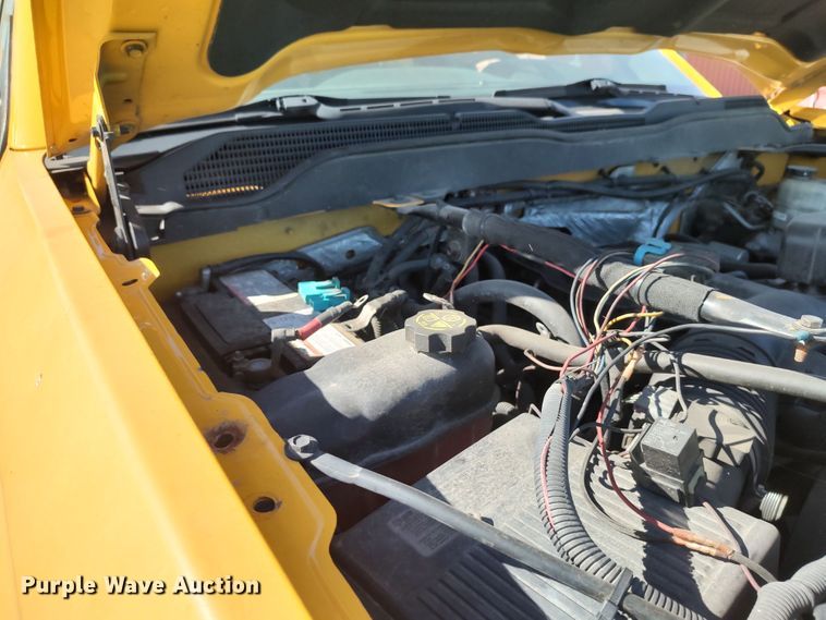 image for item LK9272 2015 Chevrolet Silverado 3500HD  utility bed pickup truck