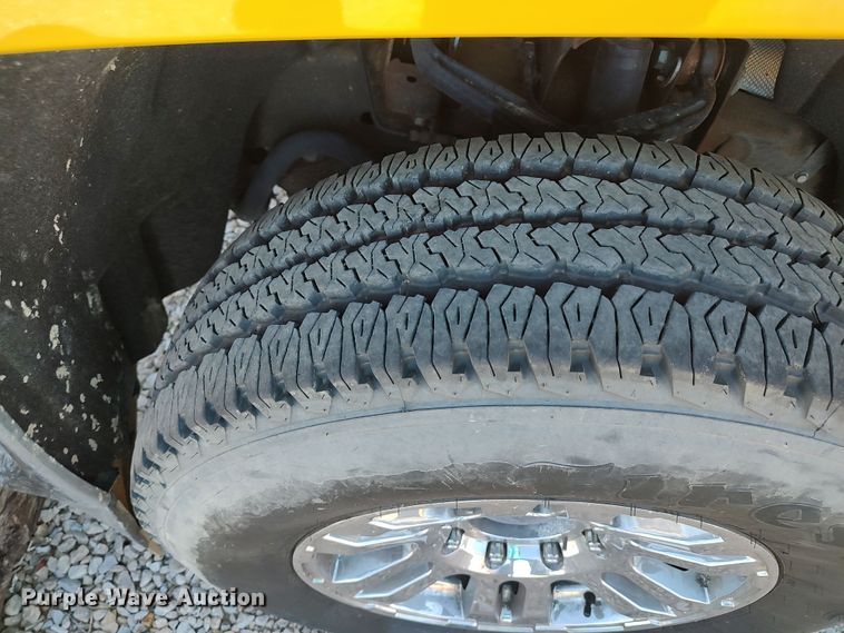 image for item LK9272 2015 Chevrolet Silverado 3500HD  utility bed pickup truck