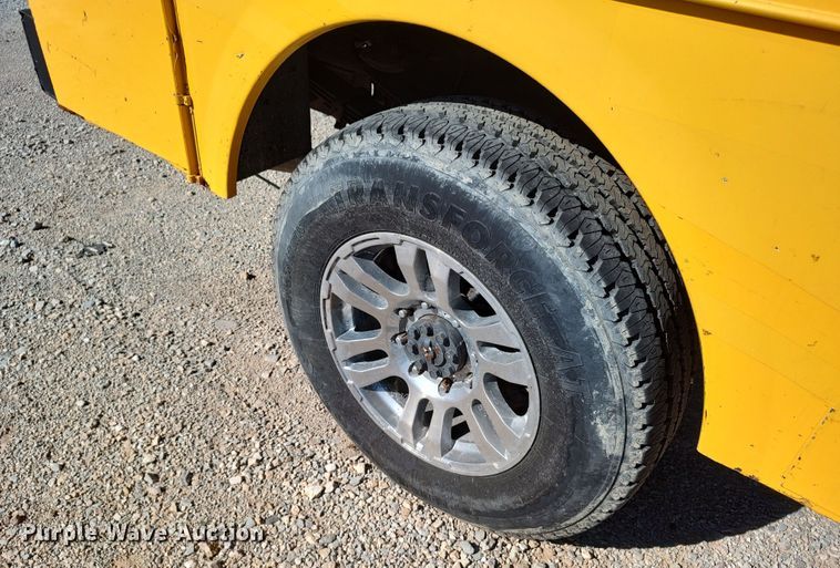 image for item LK9272 2015 Chevrolet Silverado 3500HD  utility bed pickup truck