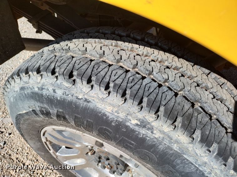 image for item LK9272 2015 Chevrolet Silverado 3500HD  utility bed pickup truck